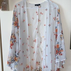Torrid bell sleeve kimono size 5/6 very oversized and flowy